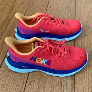 Women’s Hoka Mach 4 Fiesta - <10 miles on them!
